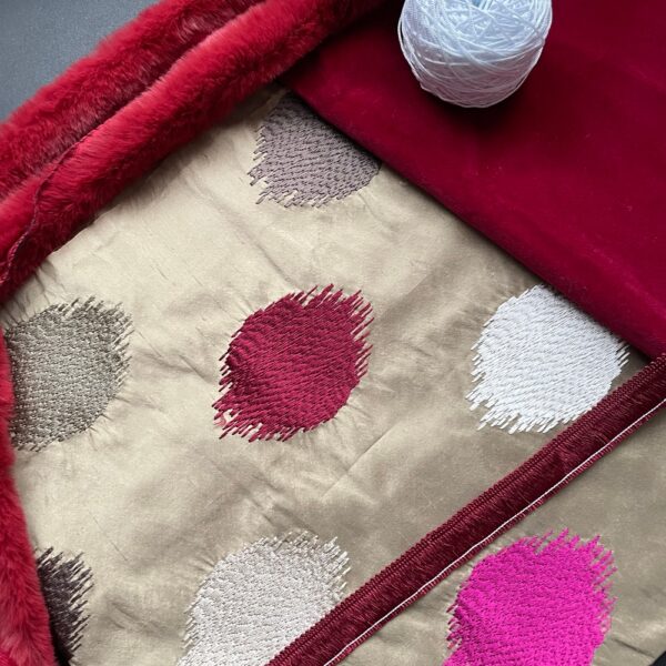 Tessuti e materiale tortora e rosso