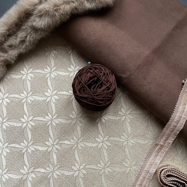 Tessuti e materiale sul marrone