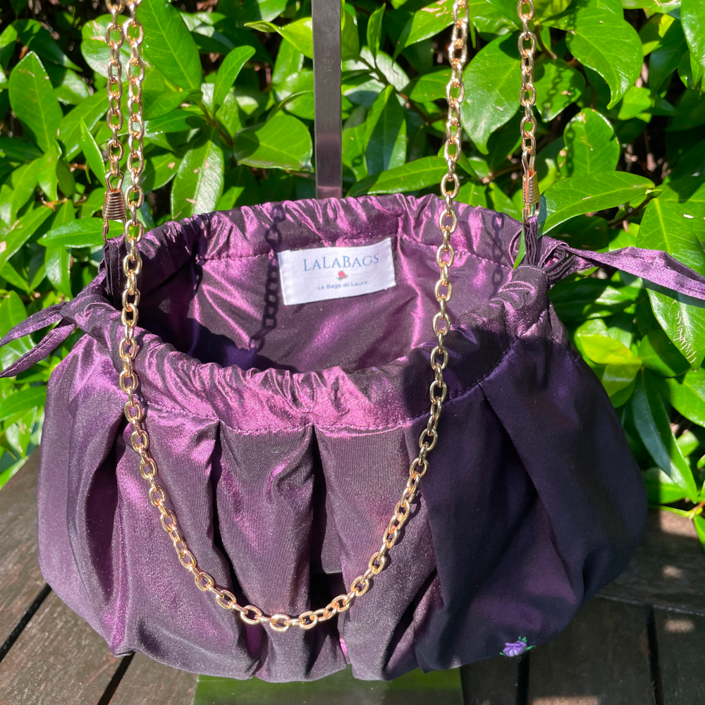 Borsa nuvola lilla in shantung di seta cangiante