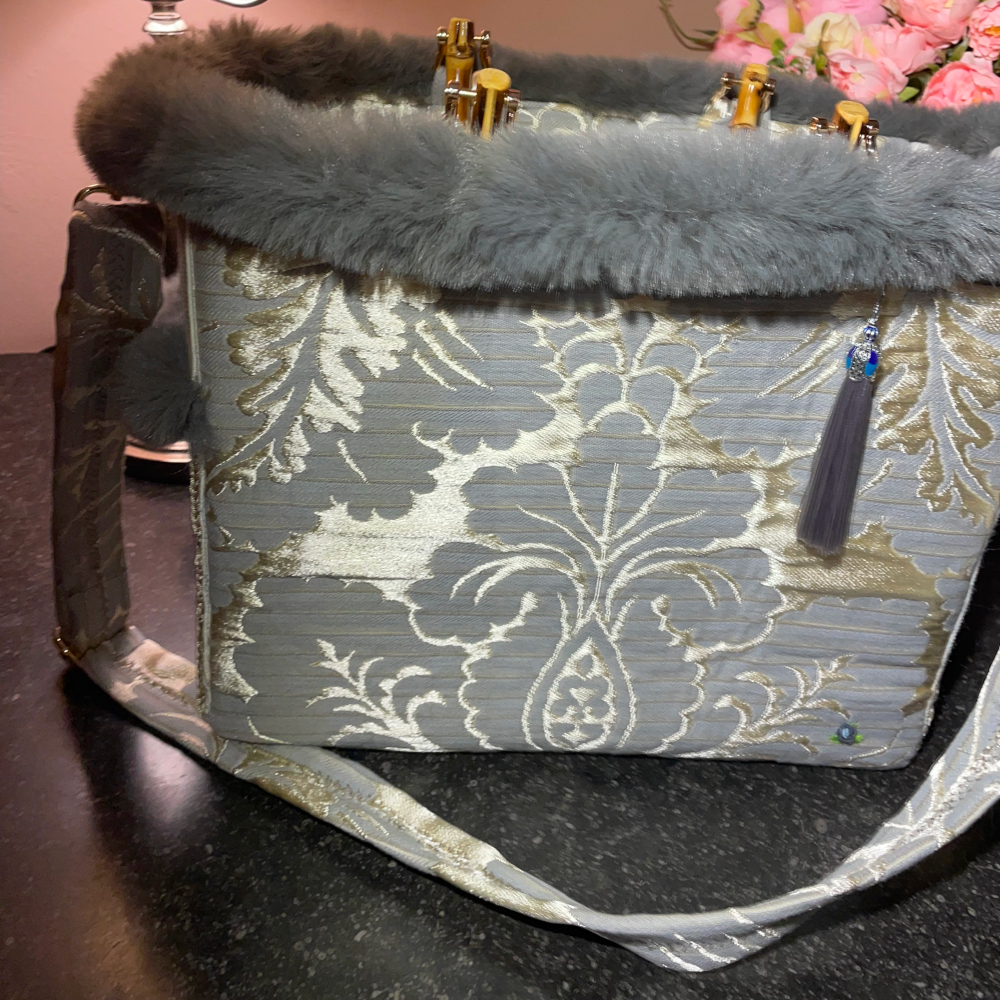 Lalabags in broccato con bordura in pelliccia sintetica