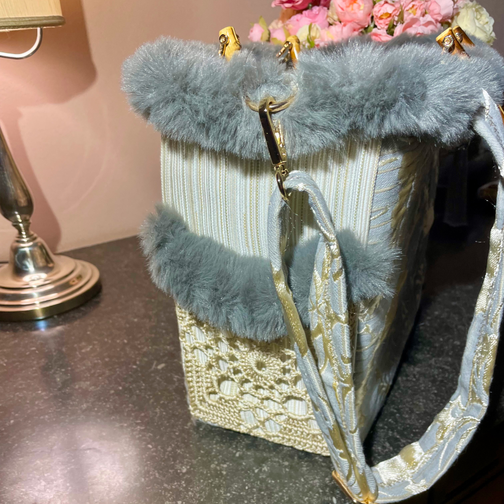 Lalabags in broccato con bordura in pelliccia sintetica